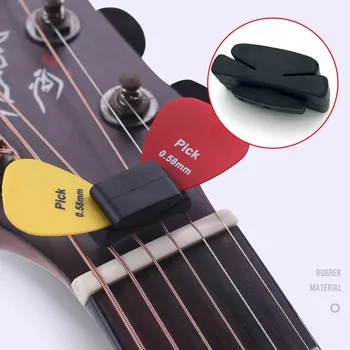 1 Adet Siyah Kauçuk Gitar Seçim Tutucu Düzeltme Mesnetli Gitar Bas Ukulele Sevimli Mızrap Aksesuarları Üçgen Hızlı Depolama